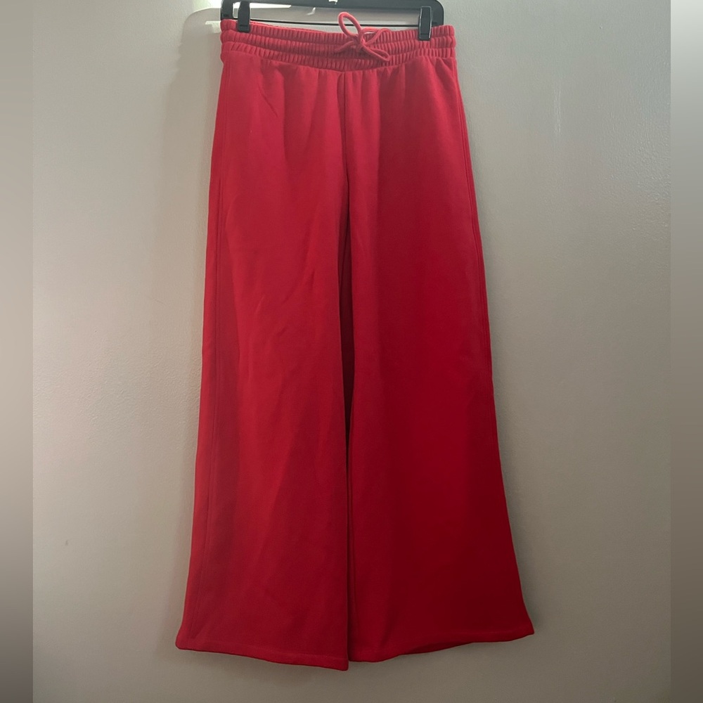 NWOT Women's Mid Rise Straight-Leg  Pull On Pants.  Red. S